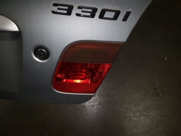 01-05 BMW 320i Trunk/Hatch/Tailgate Sedan Canada Market AA 123874