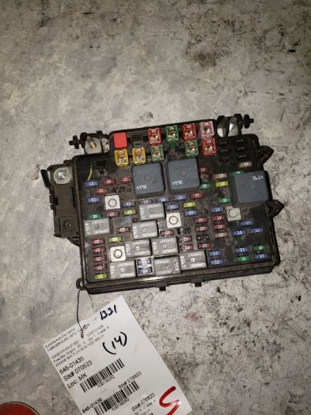 03-07 HUMMER H2 ENGINE BAY FUSE BOX 130262