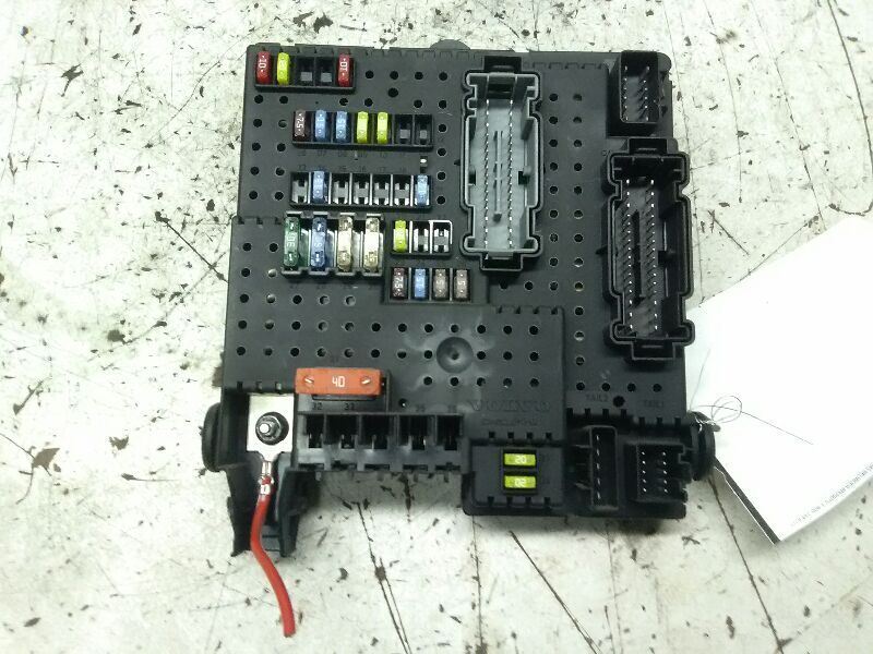 05-09 VOLVO 60 SERIES Fuse Box Engine Sedan  53008