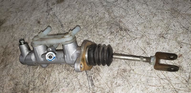 04-09 TOYOTA  PRIUS Brake Master Cylinder  107798