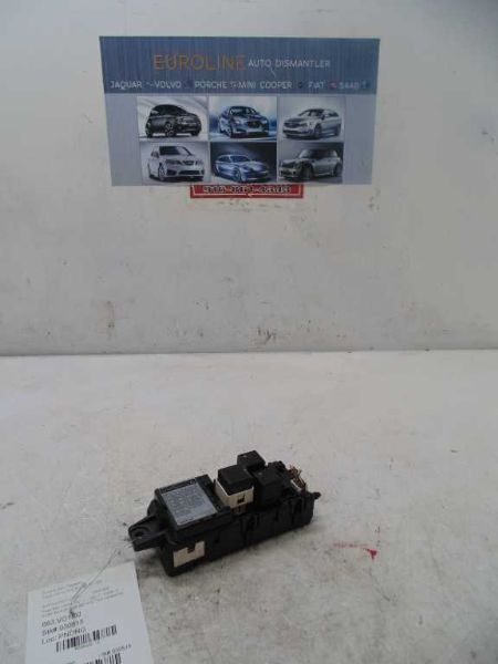 2000-2004 VOLVO V40 S40 FUSE BOX CONTROL UNIT RELAY BOX OEM 30889703