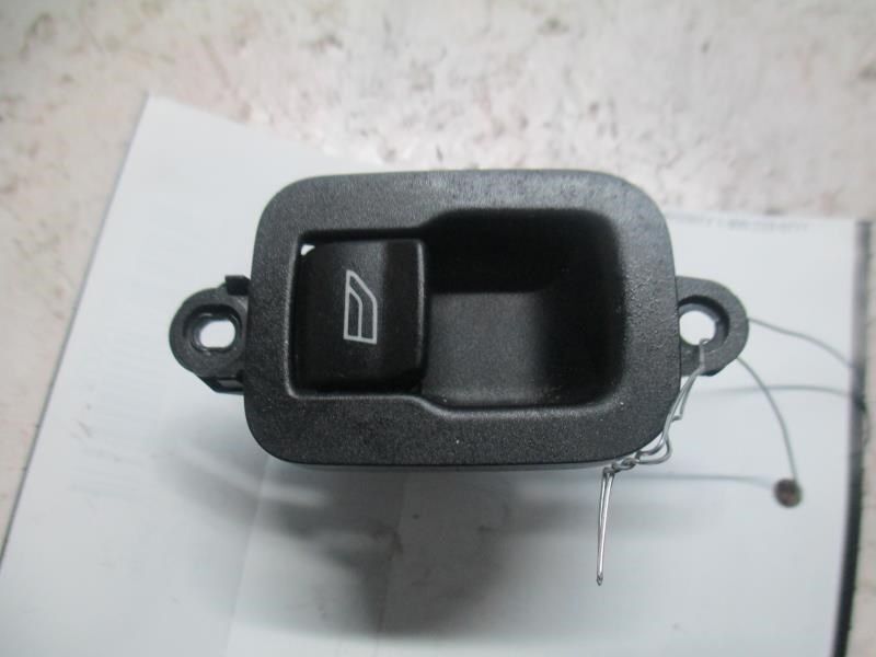 2005 Front Door Switch VOLVO V50  16696