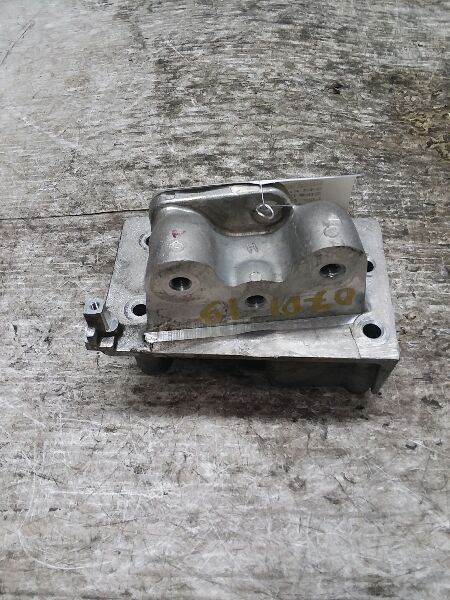 2014 Engine Mounts 500 FIAT  AA 68667