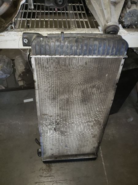 00-04 SUBURBAN 1500 Radiator With Rear Auxiliary AC 124437