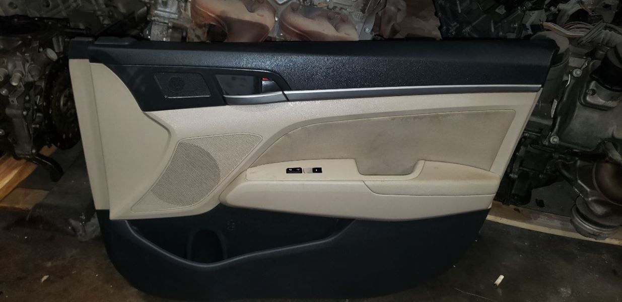 2018 Front Door Trim Panel HYUNDAI ELANTRA  AA 118196