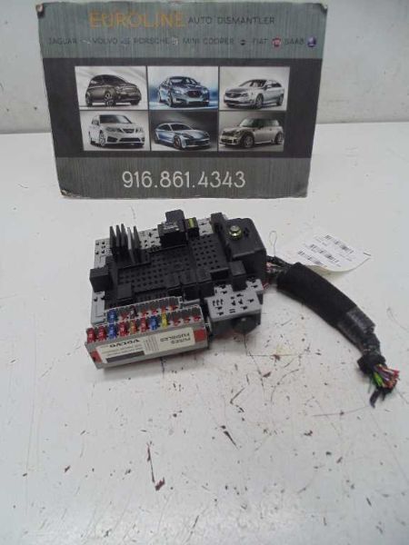 02 VOLVO 60 SERIES Fuse Box Engine From VIN 158092  44510