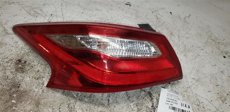 16-17NISSAN  ALTIMA  Driver Tail Light Quarter Panel Mounted AA115226