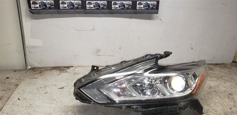 16-18 NISSAN  ALTIMA Driver Headlight Sedan Halogen Chrome Housing AA111156