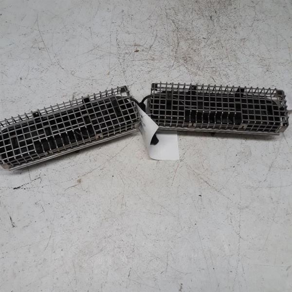 2009 MERCEDES CLS550 REAR TRUNK AIR VENT VENTS SET KR71320