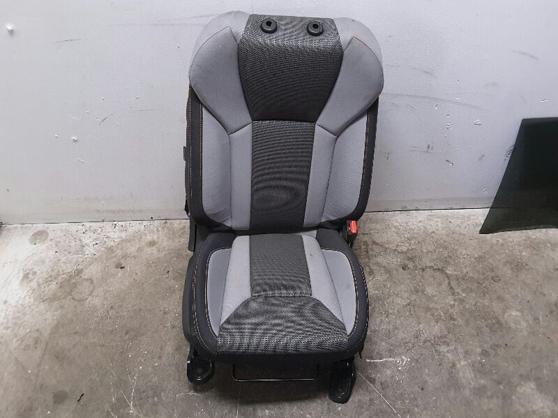 2018 Front Seat SUBARU CROSSTREK  105662