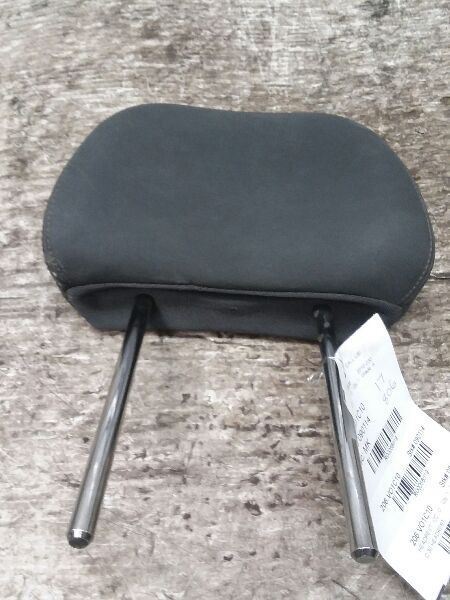 C30       2010 Headrest 68819