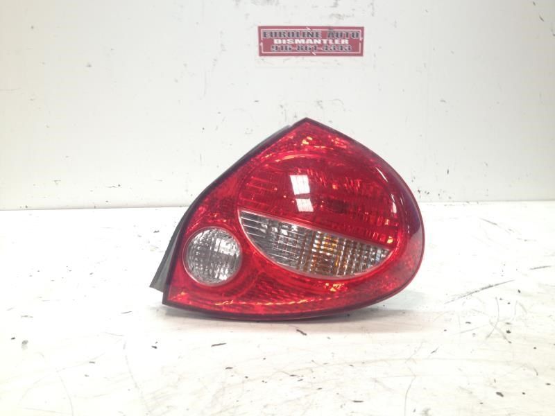 00-01 NISSAN MAXIMA  Passenger Tail Light Quarter Panel Mounted Gle AA7495