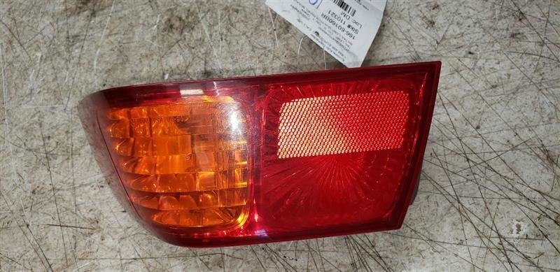 00-01 TOYOTA CAMRY Passenger Tail Light Quarter Panel Mounted AA110101