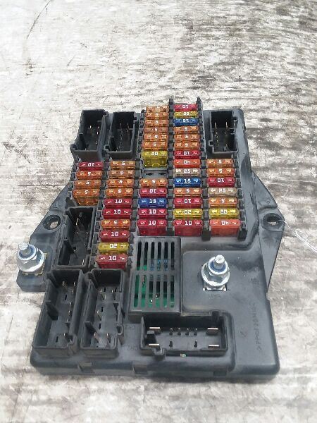 05-07JAGUAR  XJ8 Fuse Box Engine  68078