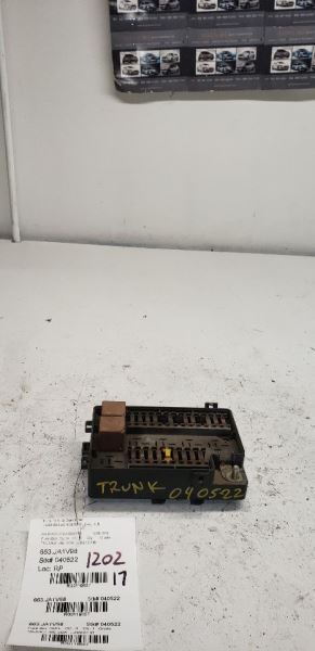 1997-2003 JAGUAR XK8 TRUNK FUSE BOX LJB2822DB KR119667