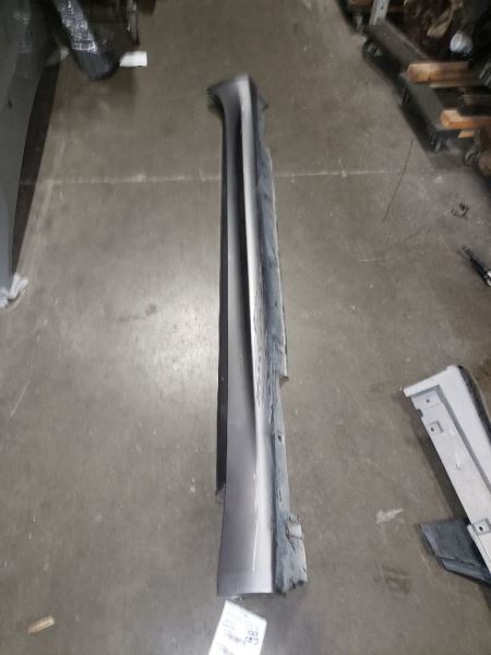 2011 INFINITI M37 LEFT ROCKER PANEL MOLDING GRAY (K51) KR122324