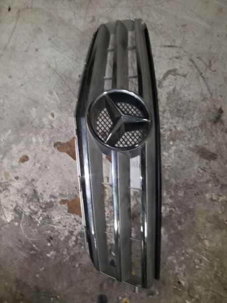 08-11 MERCEDES C-CLASS Grille 204 Type C300 132435