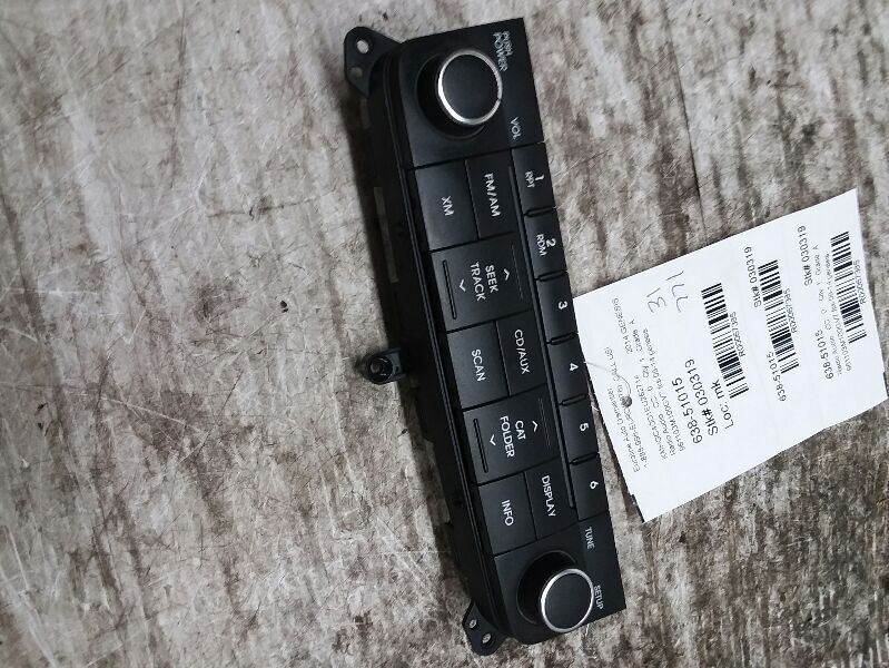 09-14HYUNDAI GENESIS Audio Equipment Radio Sedan Keyboard 67385