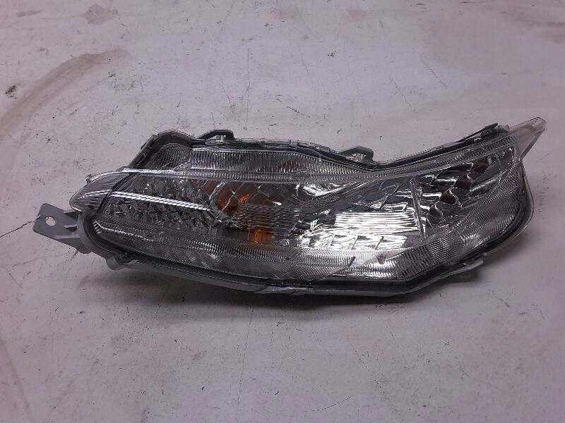 15-17 TOYOTA CAMRY  Driver Corner/Park Light Park Lamp-turn Signal AA100988