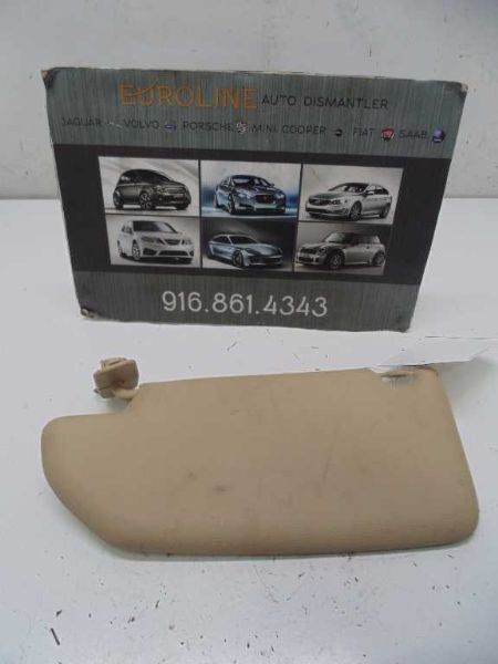 2001-2002 VOLVO 60 RIGHT SUN VISOR TAN ILLUMINATED KR2653