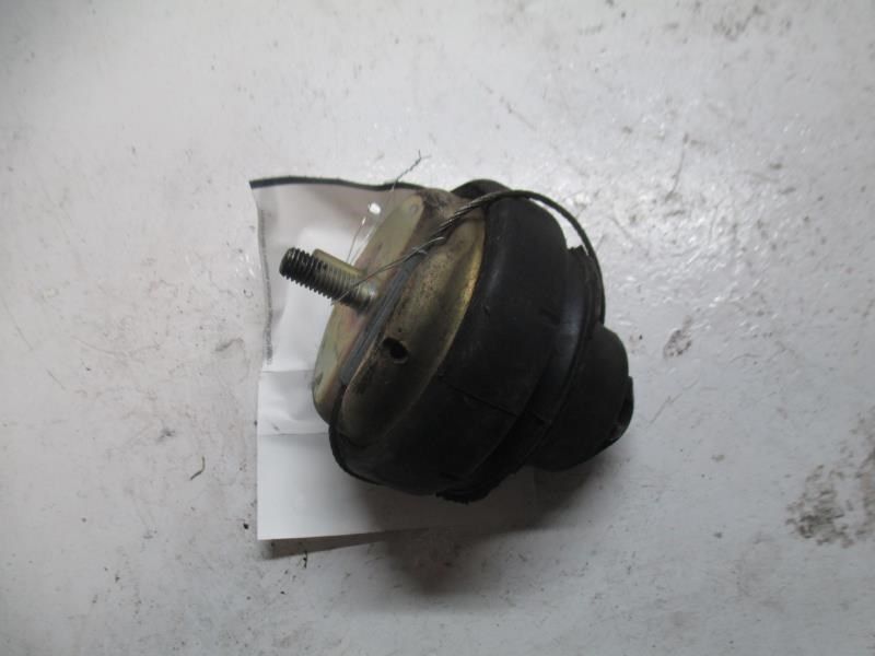 2001 VOLVO XC70 ENGINE MOUNT 9485551 KR15058