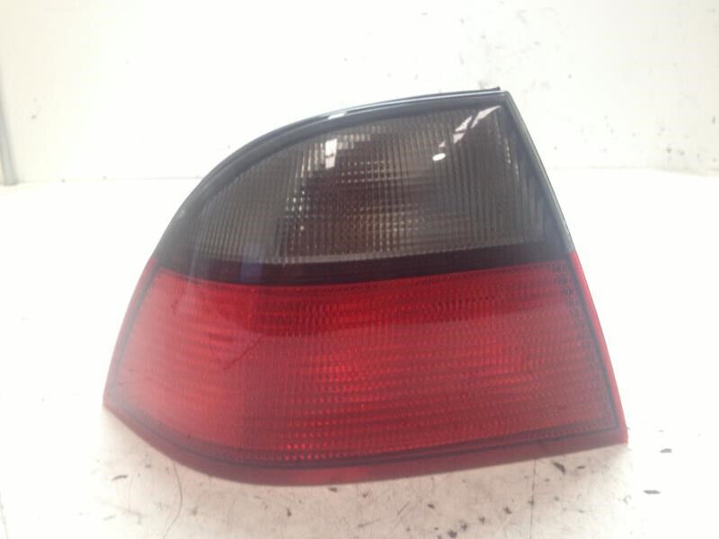 99-01 SAAB 9-5 Driver Tail Light Sedan Quarter Panel Mounted AA8505