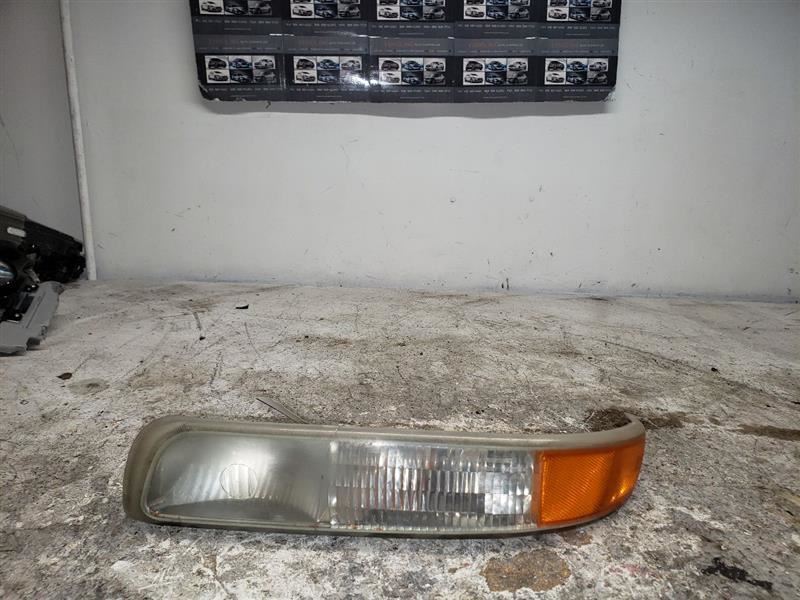 Driver Corner/Park Light Park Lamp-turn Signal Fits 00-06 SUBURBAN 1500 131256