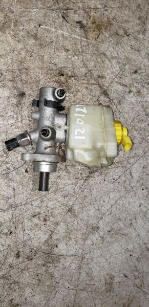 03-06 PORSCHE CAYENNE Brake Master Cylinder AA 109946