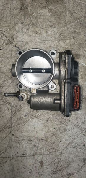 11-19 TOYOTA COROLLA Throttle Body Throttle Valve Assembly Sedan 1.8L AA109063