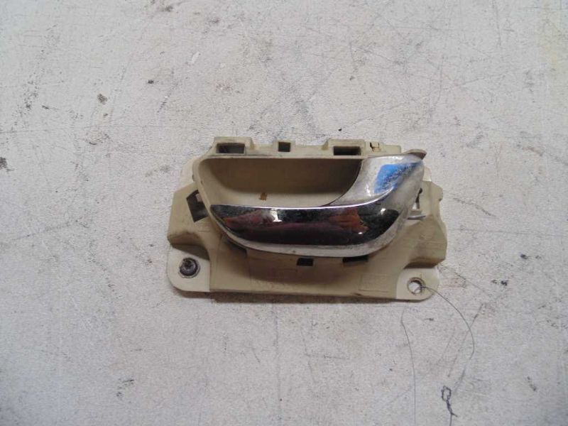 1999-2001 VOLVO S80 RH FRONT Door Handle Interior SAND 26661