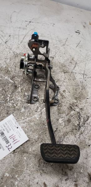 2016 Pedal Brake/Clutch  TOYOTA PRIUS 116225