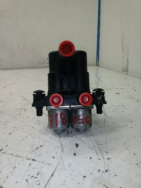 98-07 JAGUAR XJ8 Coolant Pump AA49779