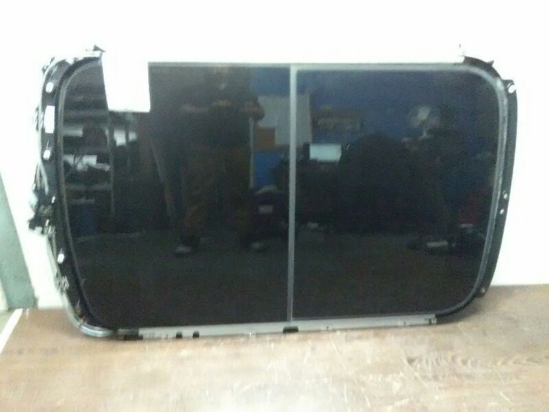 08-14 PORSCHE  CLUBMAN Roof Glass Front Fits AA 48211