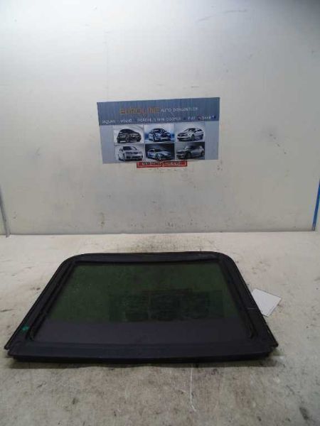 08-14 PORSCHE CLUBMAN Roof Glass Rear  24485