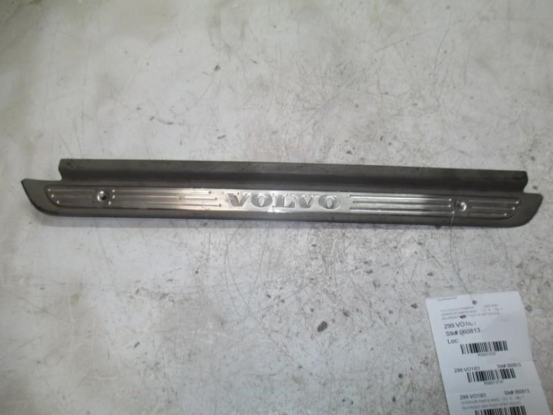 2000-2002 VOLVO S40 RIGHT FRONT DOOR SILL 13747