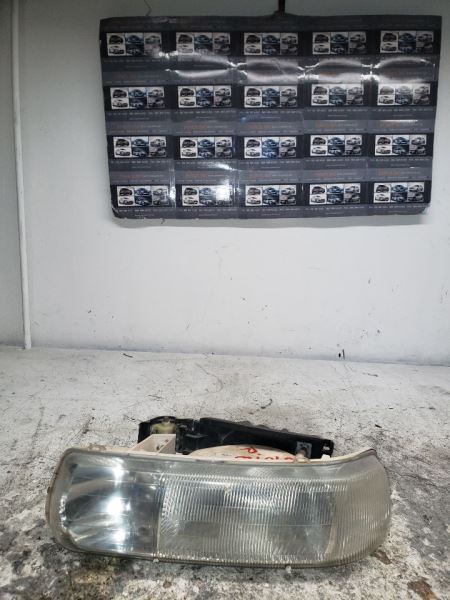 2000-2006 CHEVROLET TAHOE RIGHT HEAD LIGHT 121786