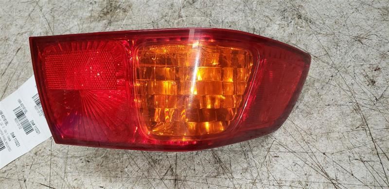 00-01TOYOTA  CAMRY  Driver Tail Light Quarter Panel Mounted AA110102