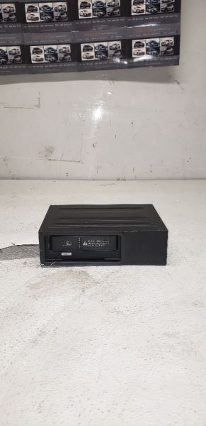 00-03 S TYPE  Audio Equipment Radio Thru VIN M45254 CD Changer 112040