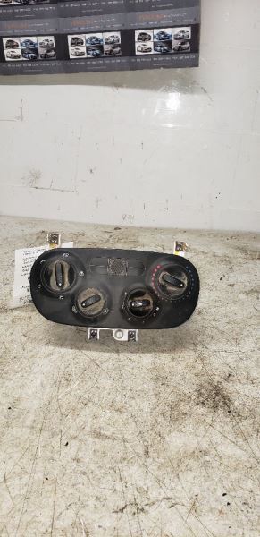 12-17 FIAT 500 Temperature Control 2 Door Abarth Black Face Plate  111131