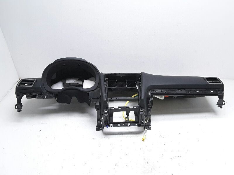 16-18 SUBARU  FORESTER Dash Panel AA 104391