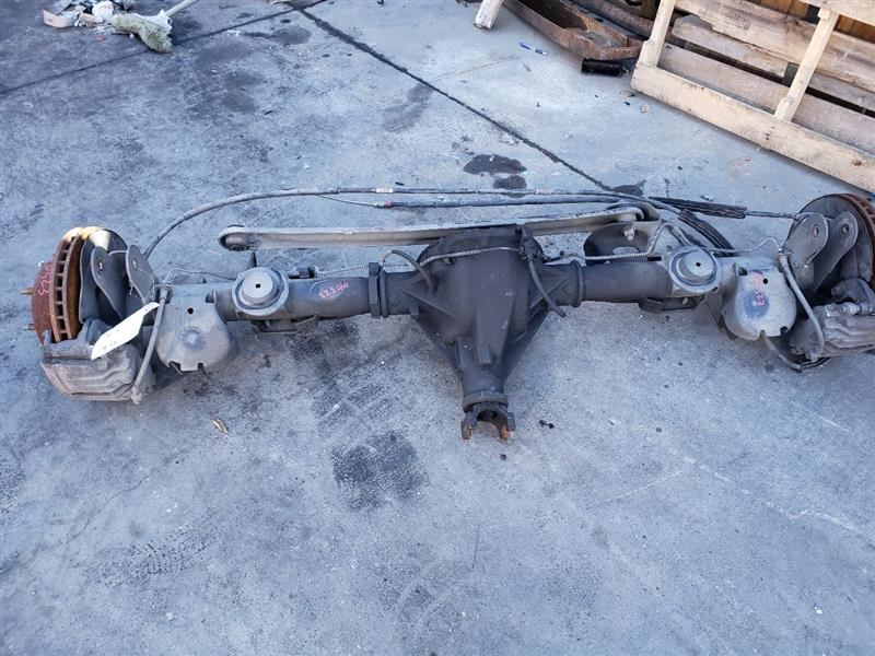 2000-2005 CHEVROLET TAHOE REAR AXLE ASSEMBLY 4.10 RATIO KR125577