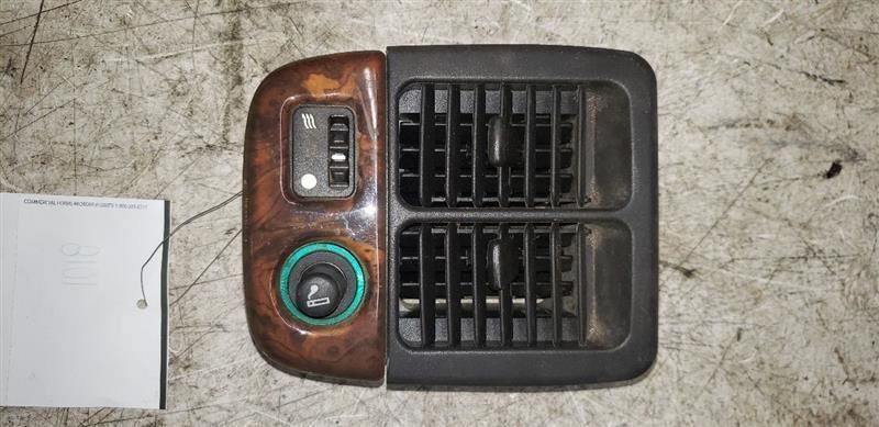 2001 JAGUAR XJR REAR CENTER AC VENTS W/CIG LIGHTER KR109358