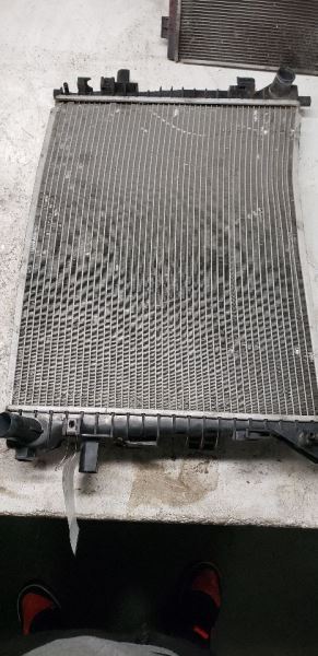 2006-2011 CROWN VICTORIA 4.6L A/T RADIATOR 8W7Z8005A 121048