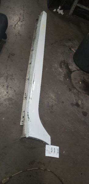 2011 Rocker Panel Moulding JAGUAR XJ AA 109144