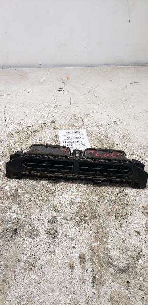 2015-2017 TOYOTA PRIUS C FRONT CENTER A/C VENT 55670-52220-C0 116240